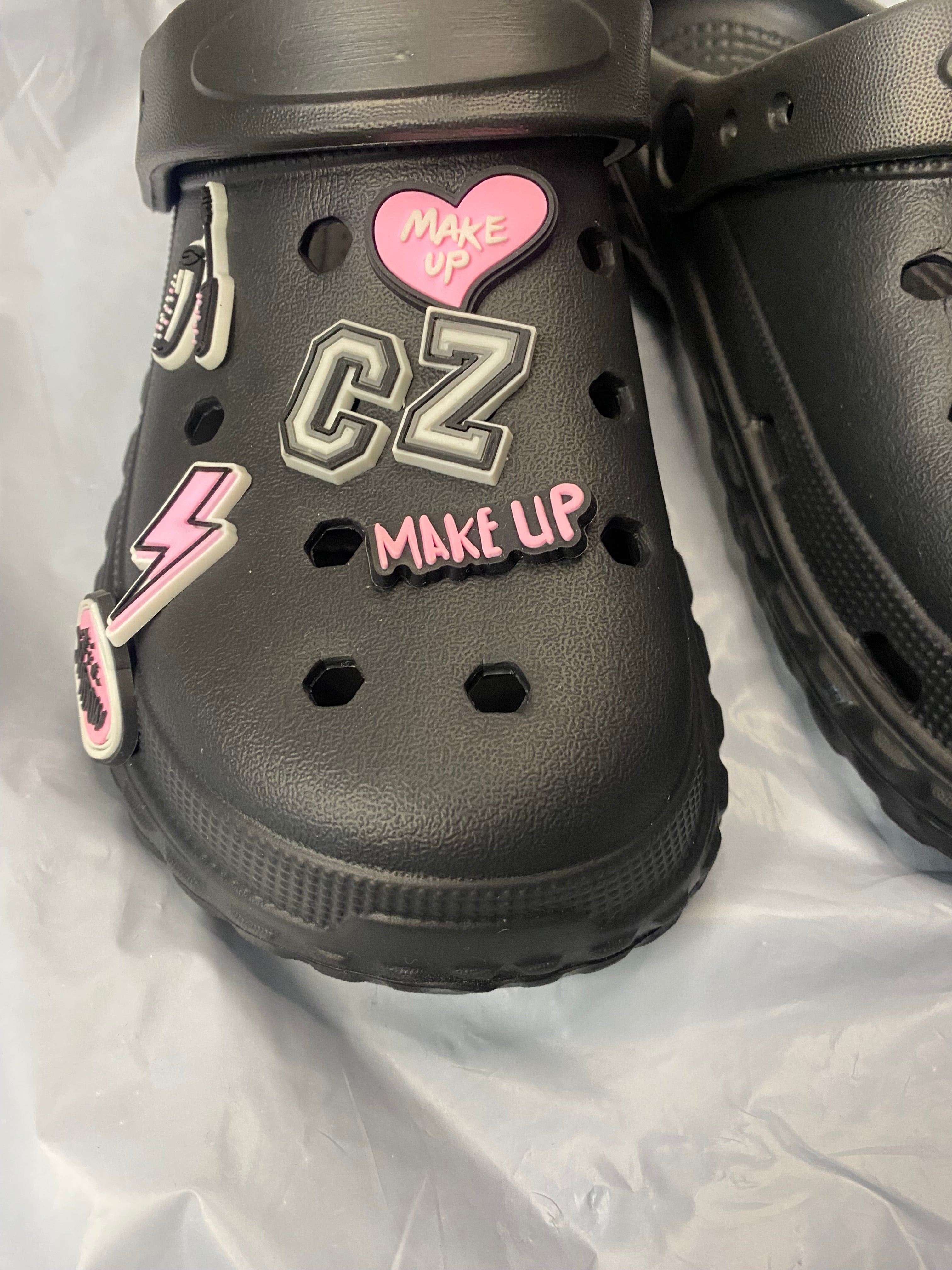 Pack de Pin's Pink Identity ( sans les chaussures)
