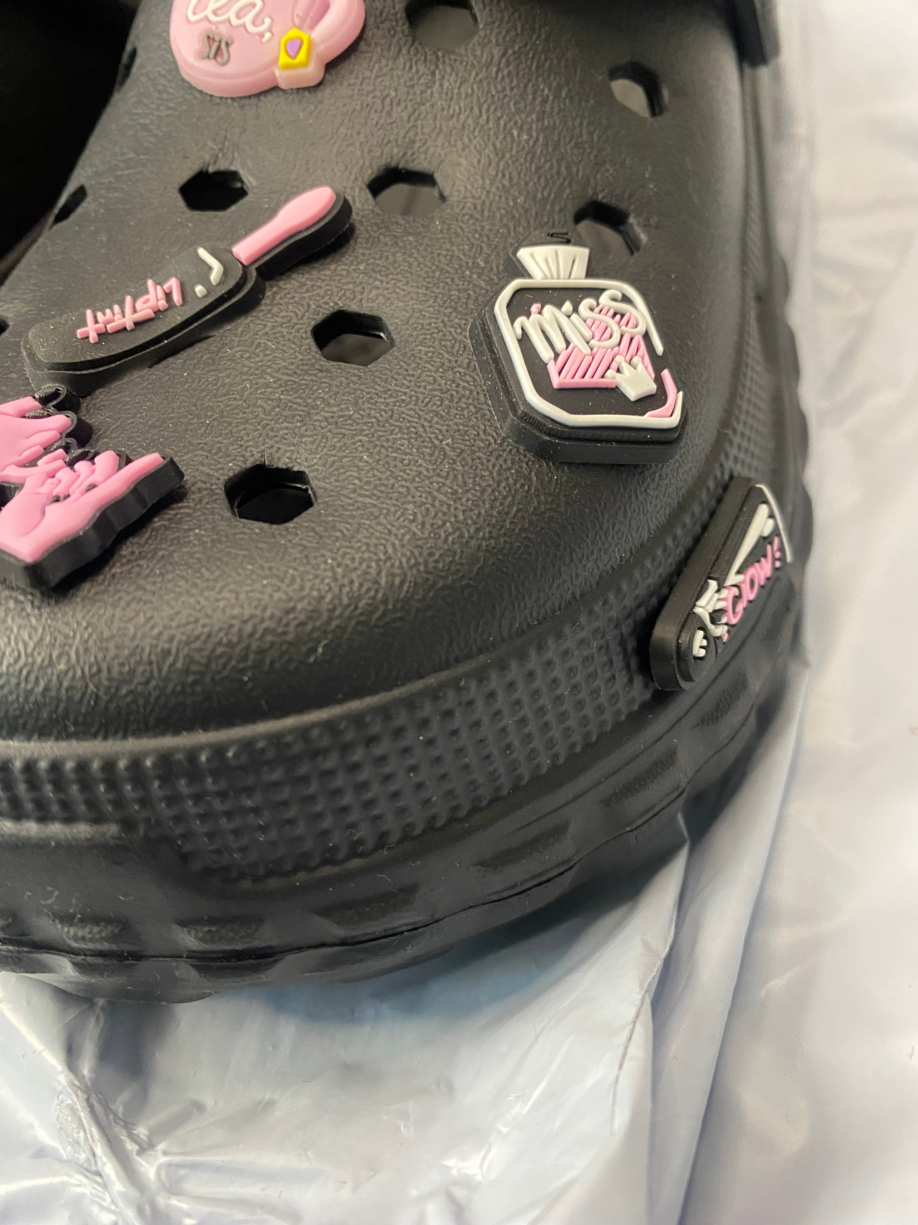Pack de Pin's Pink Identity ( sans les chaussures)